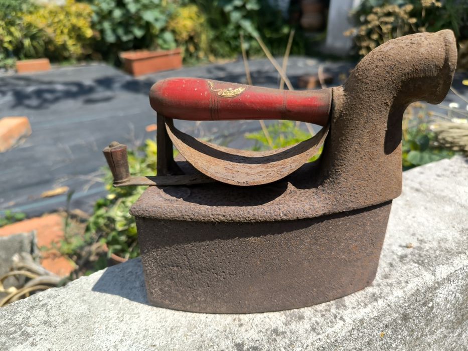 Ferro de engomar antigo / vintage