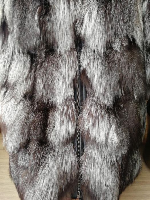 Меховая жилетка с чернобурки