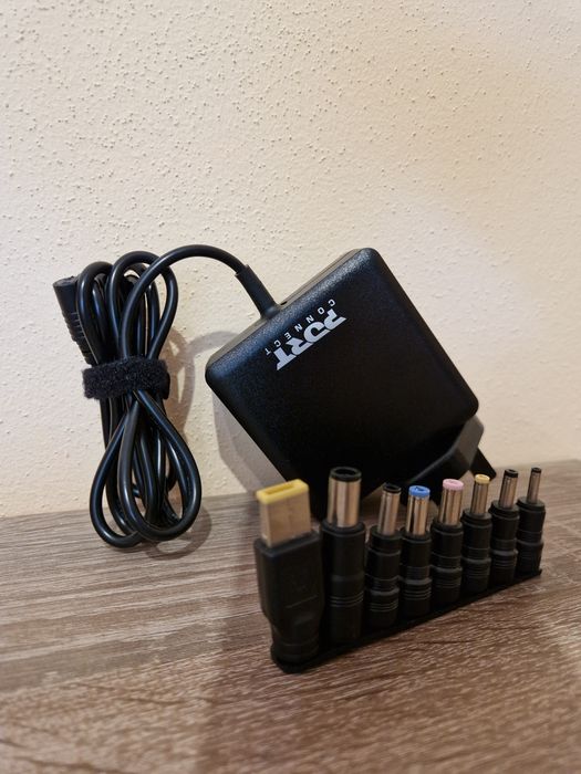 Універсальний блок живлення для ноутбука Port Connect 65W (8 насадок)