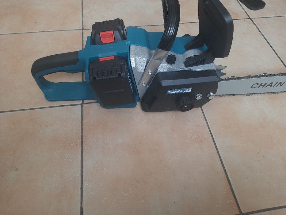 Пила Аккумуляторная Makita DUC CS-4002 (Шина 45см) АКБ 48V 6 Ah електрична акумулятор Мakita 16 дюймів шина Makita DUC CS-4002 (Шина 48см) АКБ 48V 5Ah