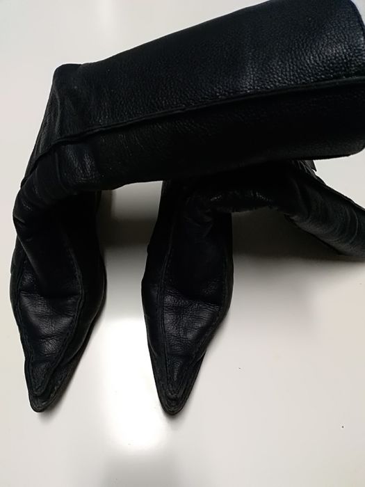 Botas de pele pretas em cunha