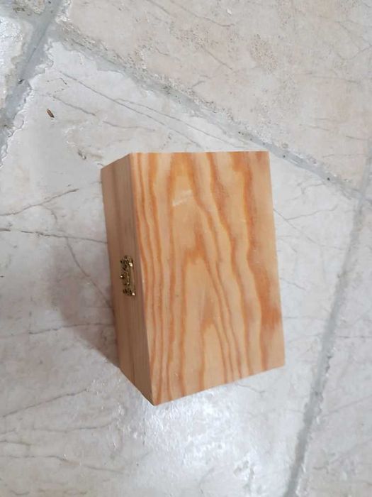 Caixa em madeira de pinho