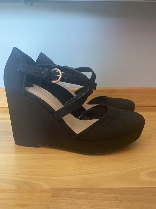 Buty na koturnie czarne