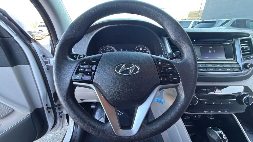 Hyundai Tucson SE      2017