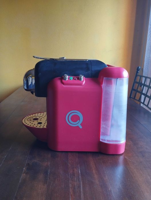 Máquina de Café "Delta Q Qool" Vermelha