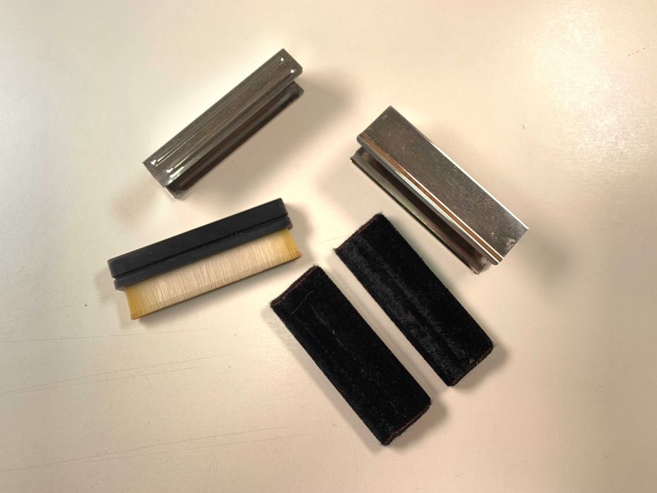 Kit de limpeza e desmagnetização de discos e agulhas.