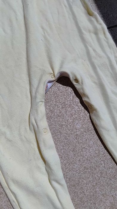 Żółte letnie bawełniane śpiochy 86