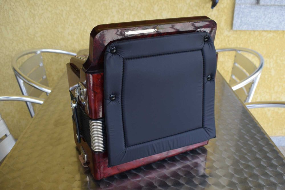 Hohner Norma III 3 voz Fa# La3 Re#