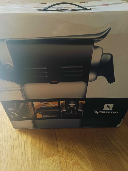 Máquina café Lattissima One Nespresso