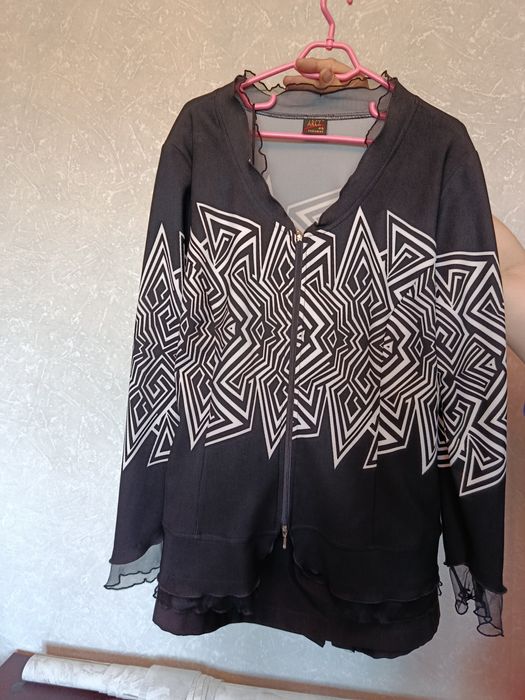 Продам костюм жіночий р.54 (спідниця й блуза)