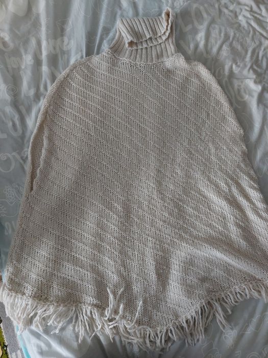 Пончо жіноче з китицями