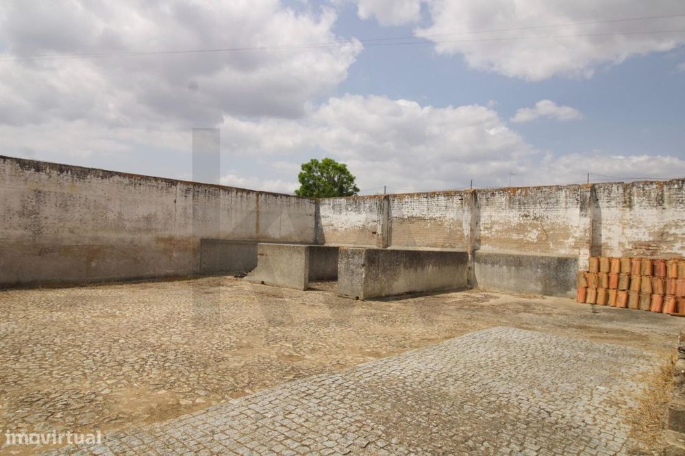 Moradia T5 + Antigo Lagar de Azeite em Casa Branca | Terreno de 1.043