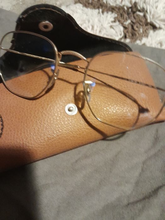 Óculo Ray ban novo com a caixa nao tem graduação.