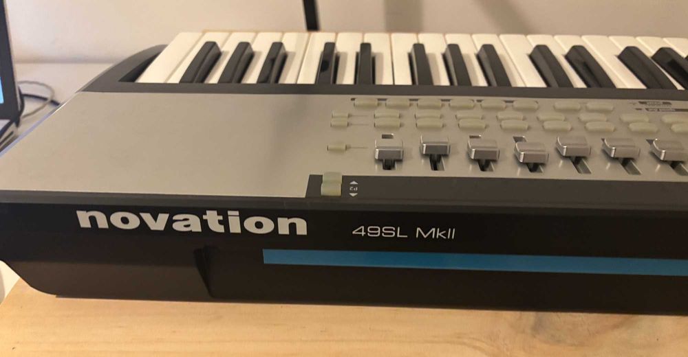 Controlador MIDI Novation 49SL MkII