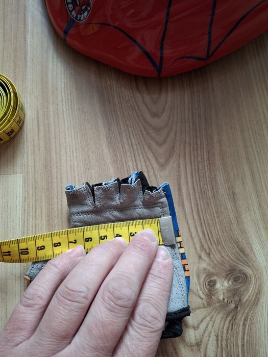 Kask spiderman 49-52 i rękawiczki rowerowe meteor