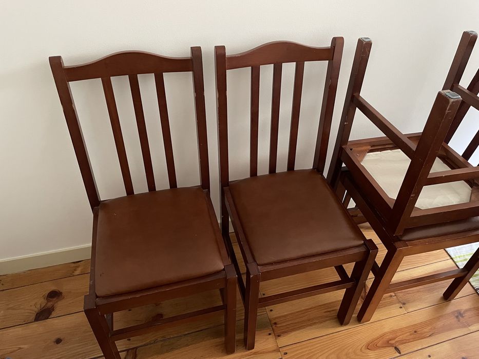 Cadeiras de madeira
