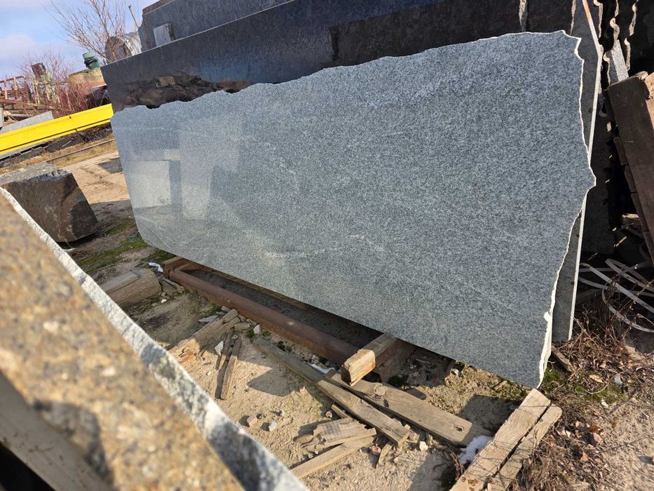 Світло-сірий граніт Вісконт в заготовках Вісконт камінь Viscount white