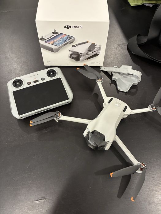 DJI Mini 3 + Comando DJI RC (com ecrã) | Como Novo | Extras