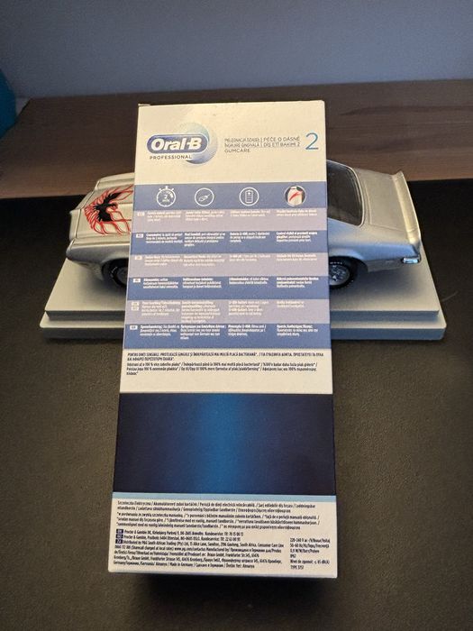 Szczoteczka elektryczna Oral-B Pro 2 2000 Professional Gumcare 2 Biała