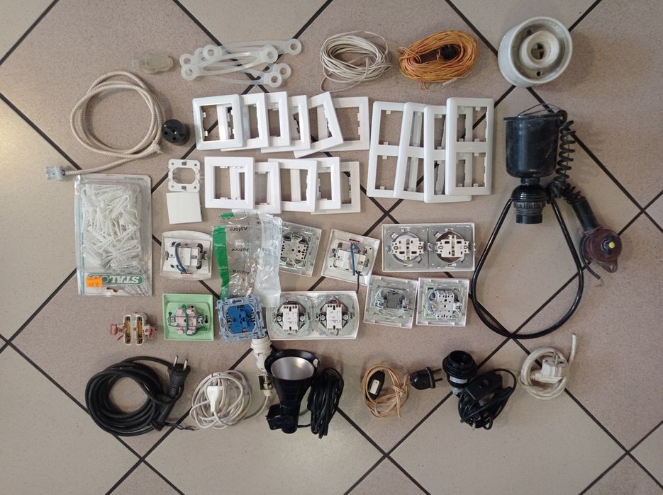 Kontakty, włączniki, wtyczki,kable,bezpieczniki elektryka