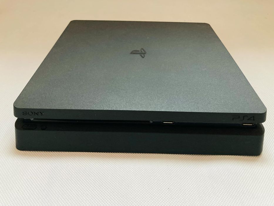 Konsola playstation 4 PS4 1 TB + 2 gry i 2 pady