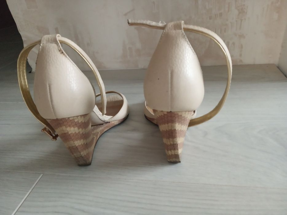 Босоножки, туфли