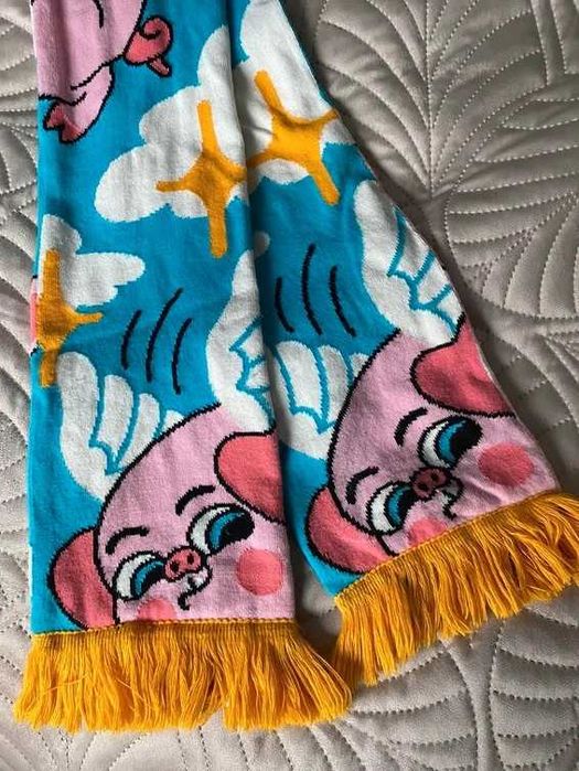 Custom szalik ze słodkimi świnkami