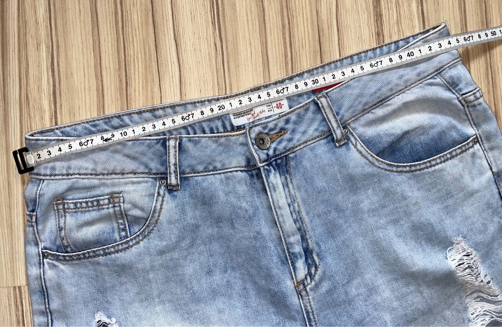 Dżinsy z dziurami / rozdarciami / HOUSE / boyfriend / 40