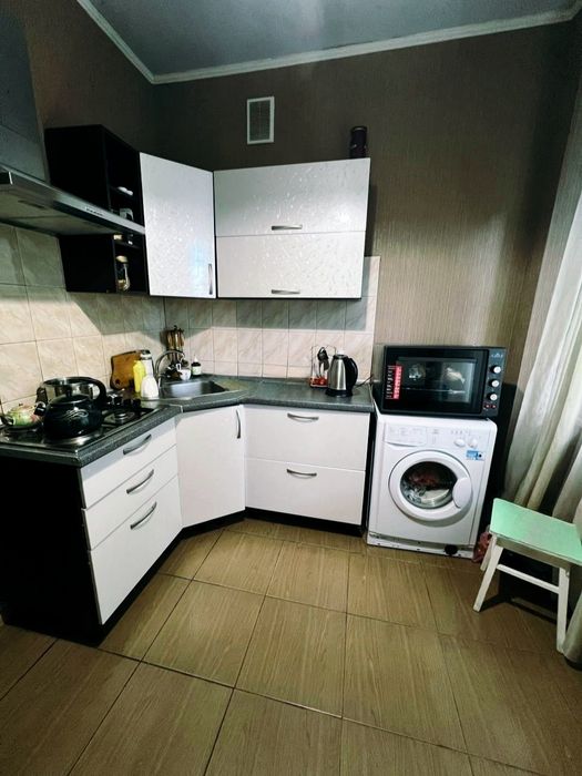 Продается просторная 3-комнатная квартира в «сталинке» на 7 км!