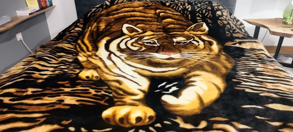 Koc pled narzuta z motywem tygrysa na łóżko 240x215 cm