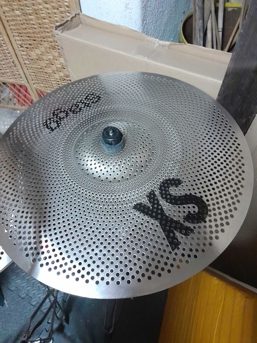 Bateria Fame Maple Standard Jungle com pratos low volume