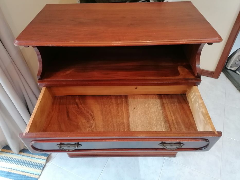 Móvel vintage em madeira