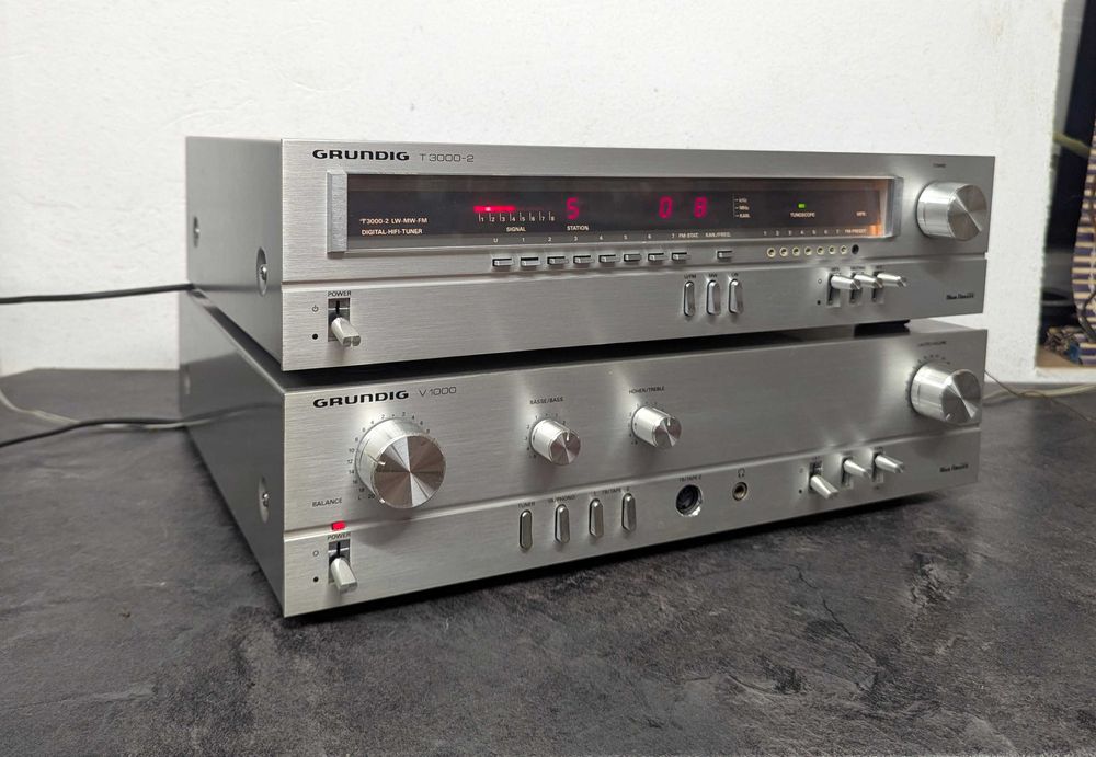 Комплект, стерео підсилювач Grundig V 1000 та тюнер Grundig T 3000.