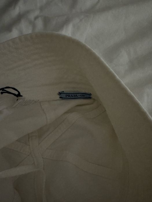 prada kapelusz bucket hat