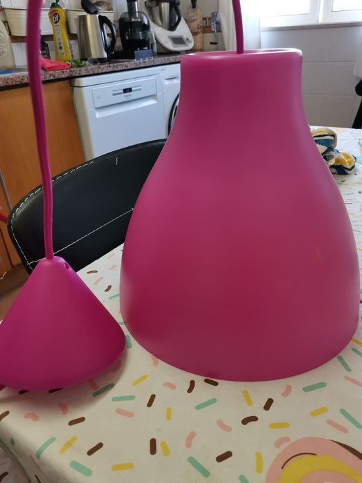 Candeeiro de tecto rosa