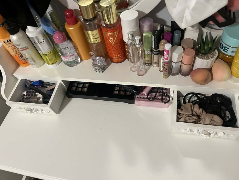 Toaletka biała + taboret