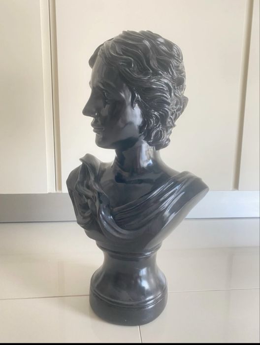 Dois Bustos pretos lacados