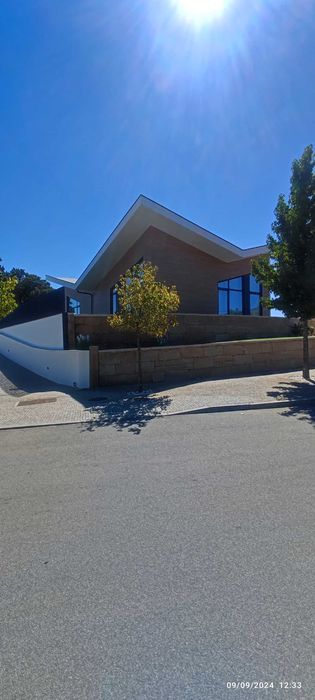 Casa moderna em penalva do castelo