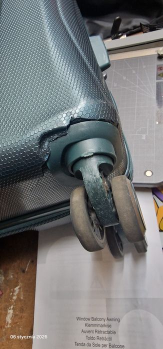 Walizka jak nowa, mały defekt