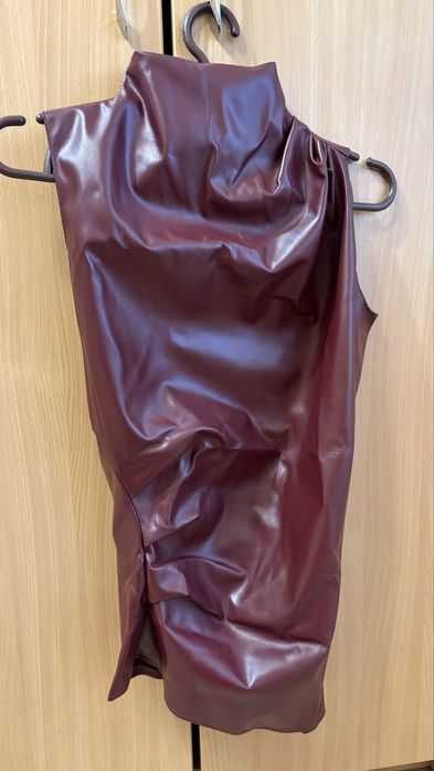 Бордовий топ з еко шкіри