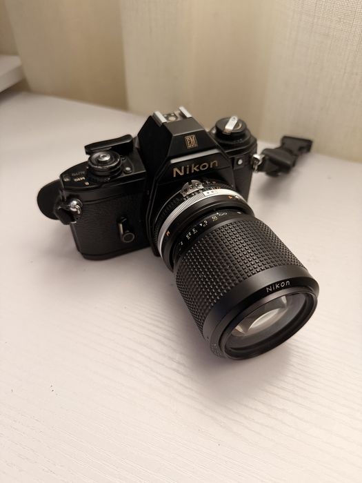 Nikon EM + Nikon zoom-NIKKOR 35-105mm