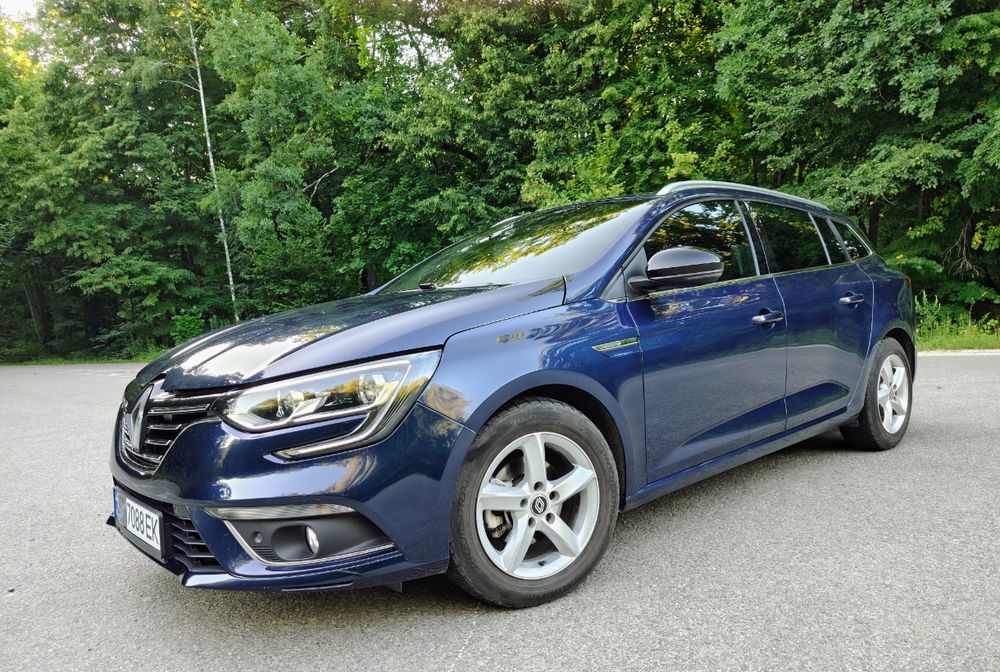 Продам Официальный автомобиль.