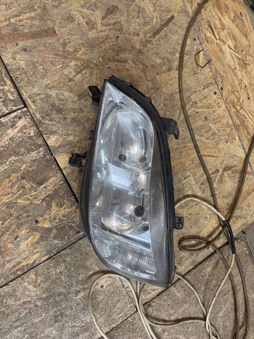 фара права Zafira A B бу оригінал