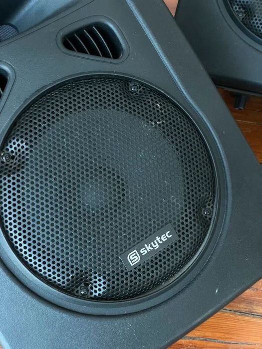 300W x 2 skytec active speakers PA