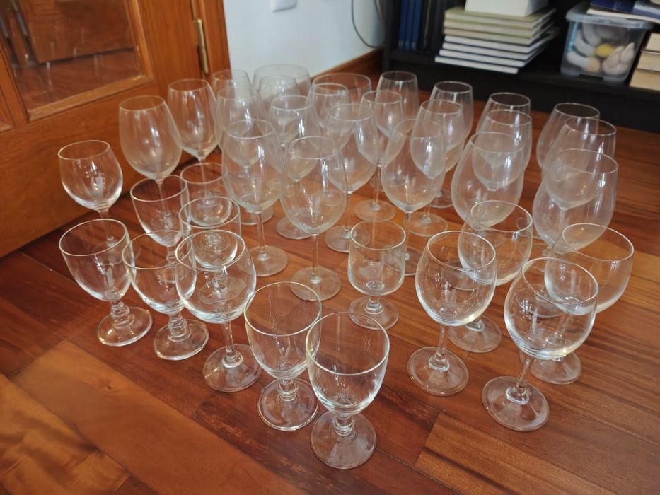 Assorted High-Base Glasses - 43 Units476215603647621120