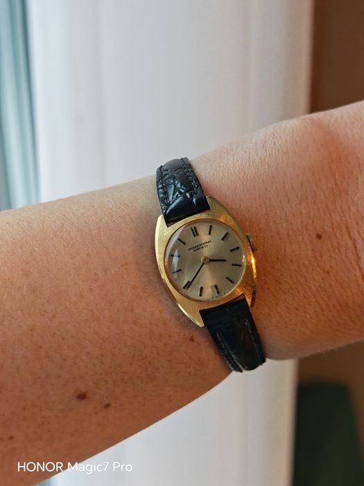 IWC, damski zegarek, złoto 18k.