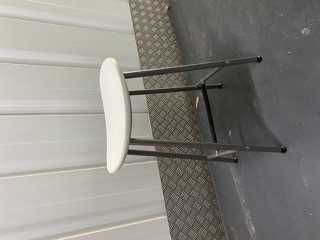 Banco com tampo plástico branco