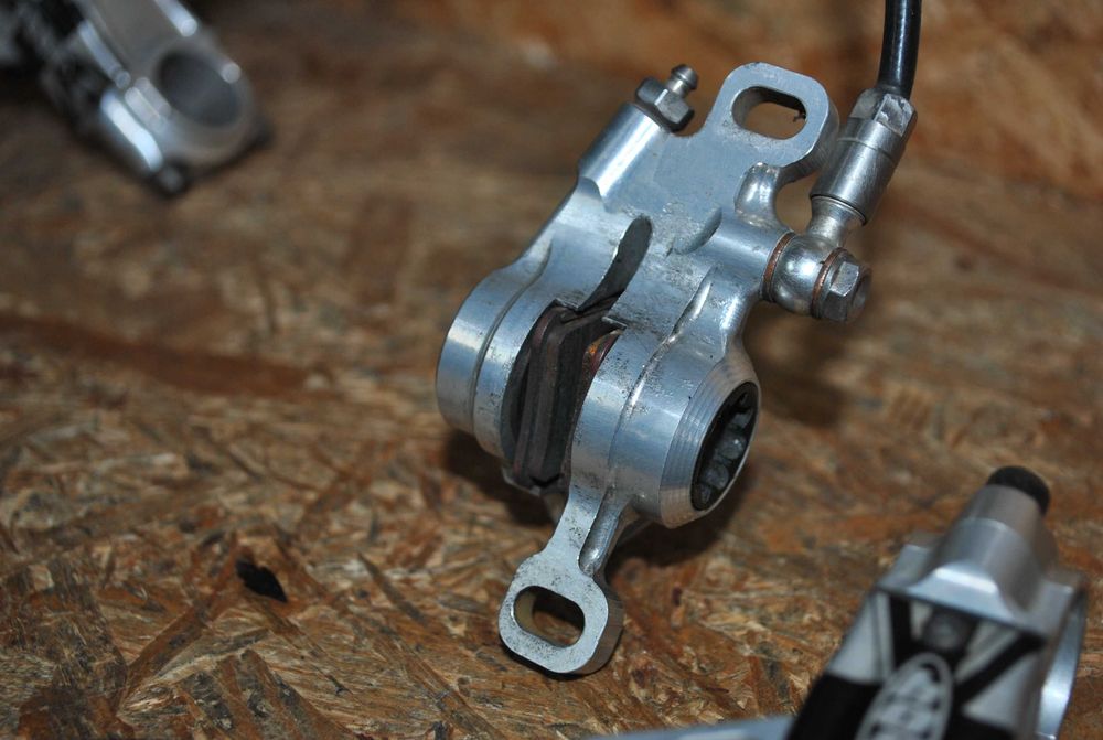 Kultowe hamulce HOPE Tech X2 2-tłokowe srebrne CNC mtb retro