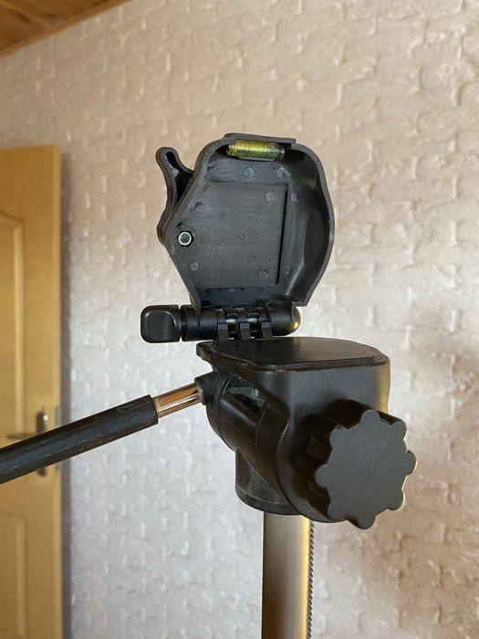 Штатив для фото та відео камер Weifeng  WT 3550