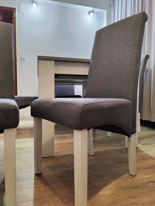 Mesa de jantar  extensível + 8 cadeiras